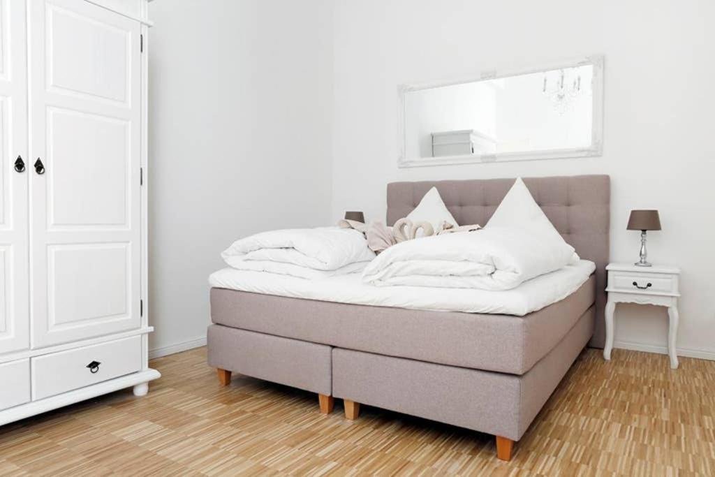 Sc 06 By Rockchair L Superhost Status L 4 Bedrooms Boxspringbeds 2 Bathrooms Balcony Elevator - Cozy Family & Business Flair Welcomes You! Appartement Berlijn