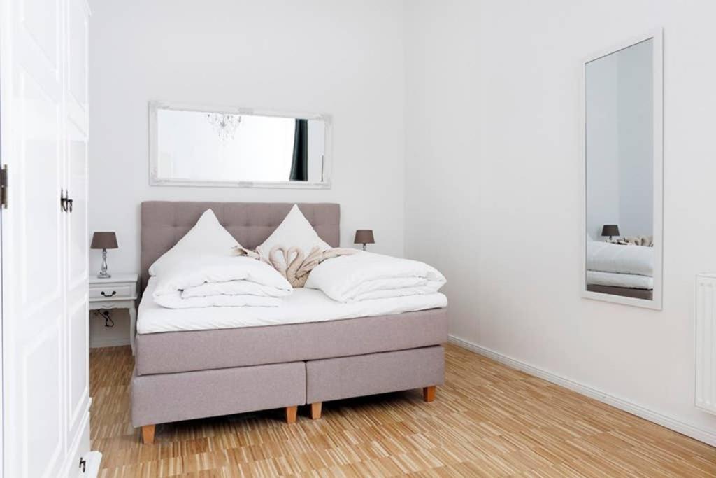Appartement Sc 06 By Rockchair L Superhost Status L 4 Bedrooms Boxspringbeds 2 Bathrooms Balcony Elevator - Cozy Family & Business Flair Welcomes You!