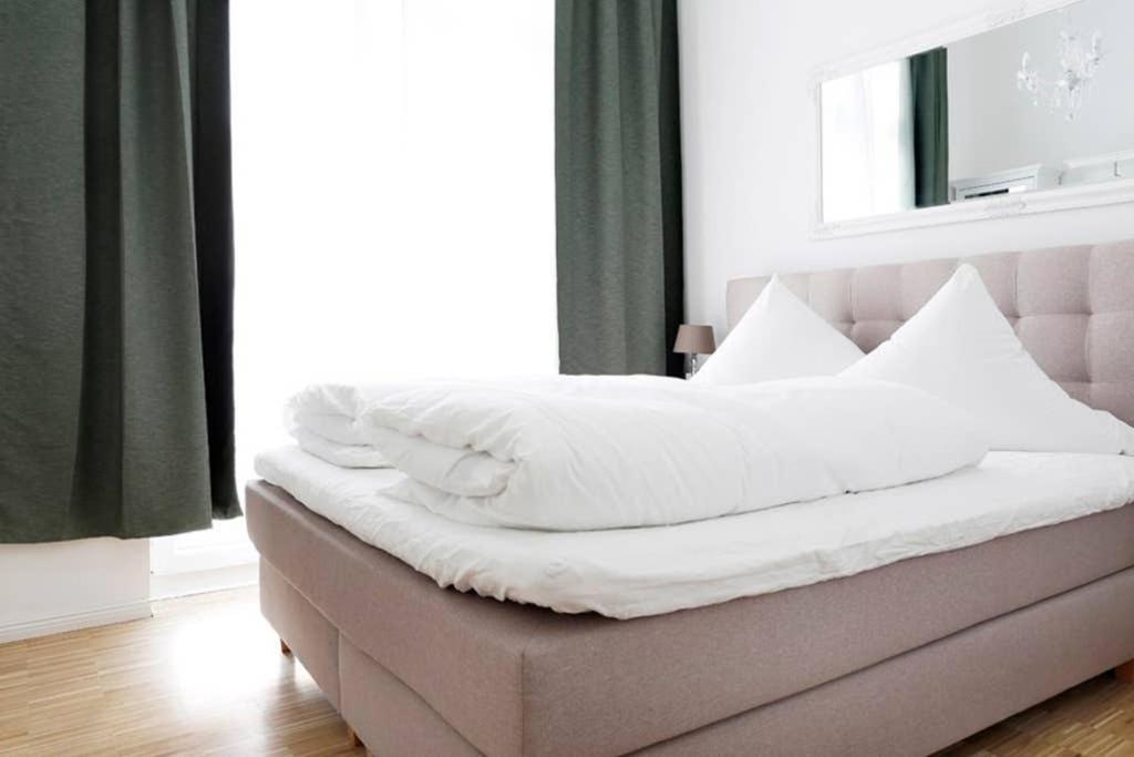 Sc 06 By Rockchair L Superhost Status L 4 Bedrooms Boxspringbeds 2 Bathrooms Balcony Elevator - Cozy Family & Business Flair Welcomes You! Appartement Berlijn