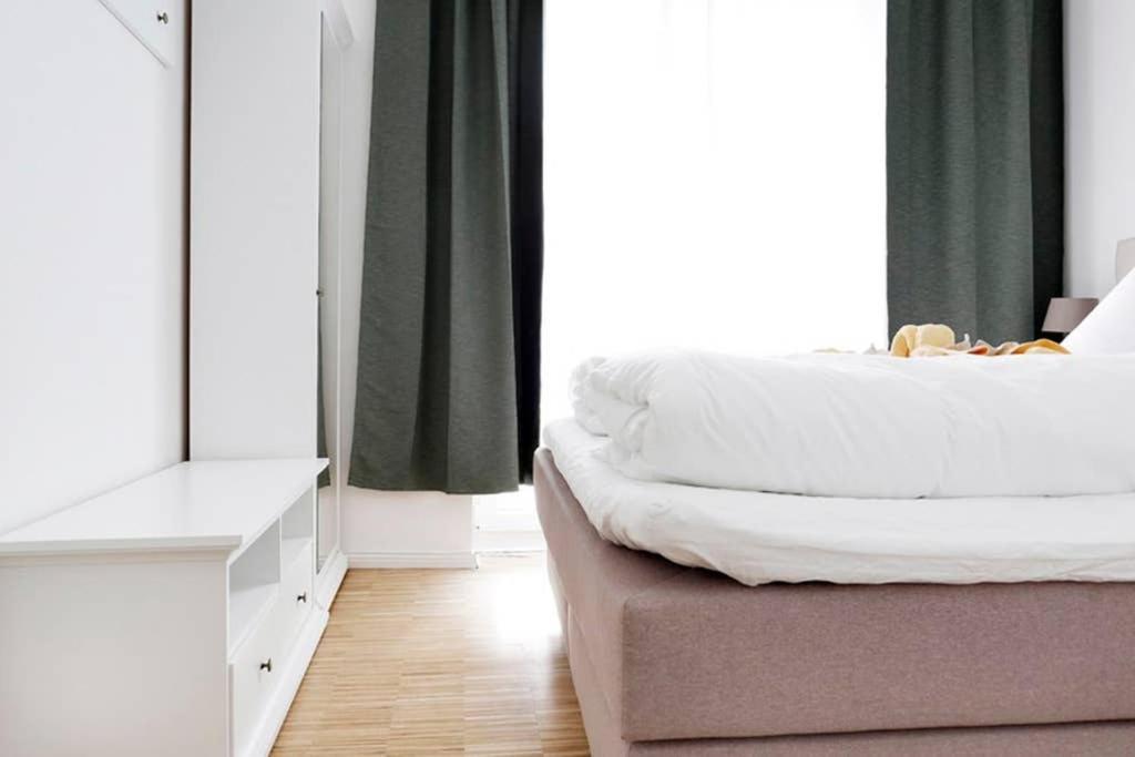 Sc 06 By Rockchair L Superhost Status L 4 Bedrooms Boxspringbeds 2 Bathrooms Balcony Elevator - Cozy Family & Business Flair Welcomes You! Berlijn