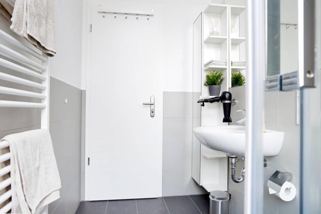 Sc 06 By Rockchair L Superhost Status L 4 Bedrooms Boxspringbeds 2 Bathrooms Balcony Elevator - Cozy Family & Business Flair Welcomes You! * Berlijn