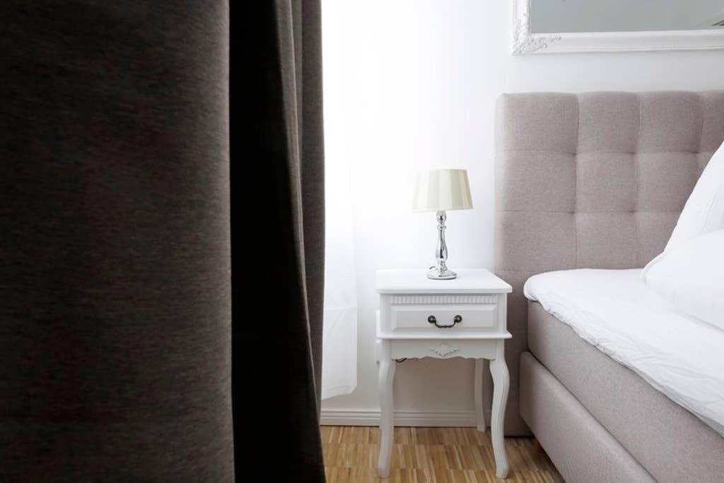 Sc 06 By Rockchair L Superhost Status L 4 Bedrooms Boxspringbeds 2 Bathrooms Balcony Elevator - Cozy Family & Business Flair Welcomes You! * Berlijn