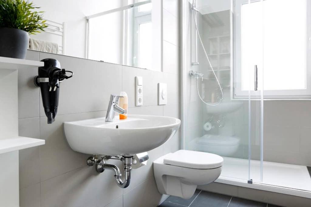 Sc 06 By Rockchair L Superhost Status L 4 Bedrooms Boxspringbeds 2 Bathrooms Balcony Elevator - Cozy Family & Business Flair Welcomes You! Berlijn