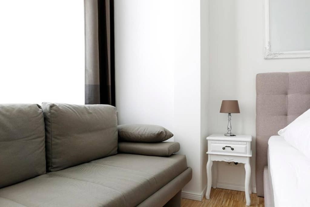 Appartement Sc 06 By Rockchair L Superhost Status L 4 Bedrooms Boxspringbeds 2 Bathrooms Balcony Elevator - Cozy Family & Business Flair Welcomes You! *
